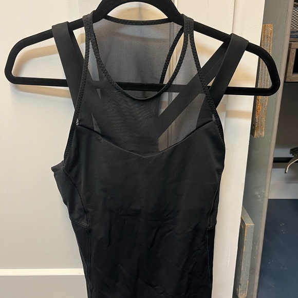 High neck, built in bra, size 6 lululemon tank - Picture 1 of 3